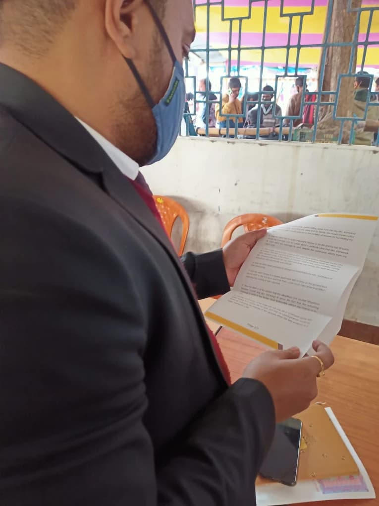 Licensed advocate reviewing a vakiltech legal notice draft before dispatch